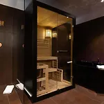 Black And 卡里尼
